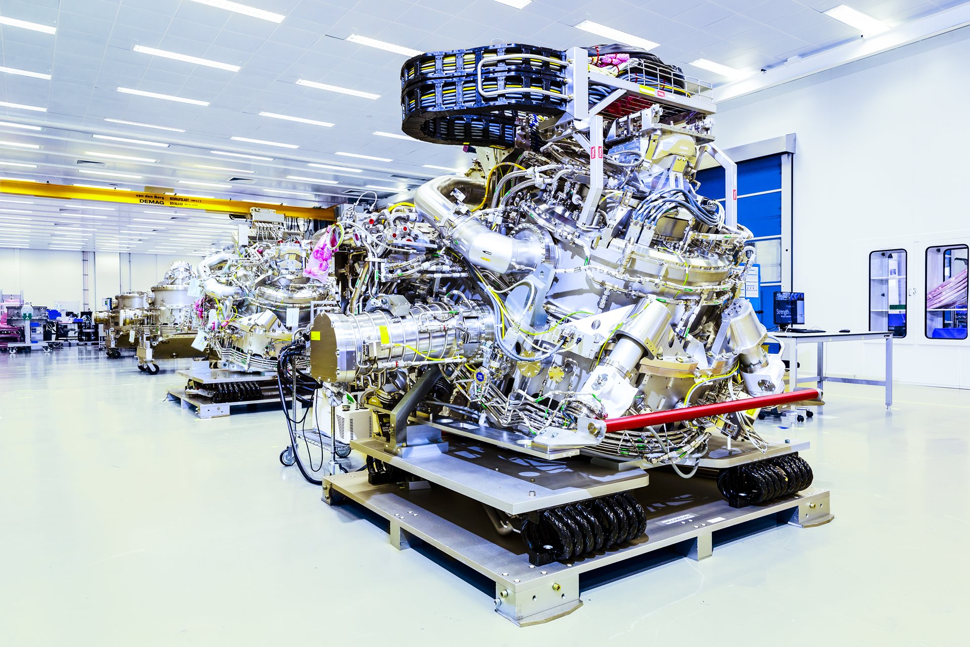 EUV Source Vessel suppliers VDL